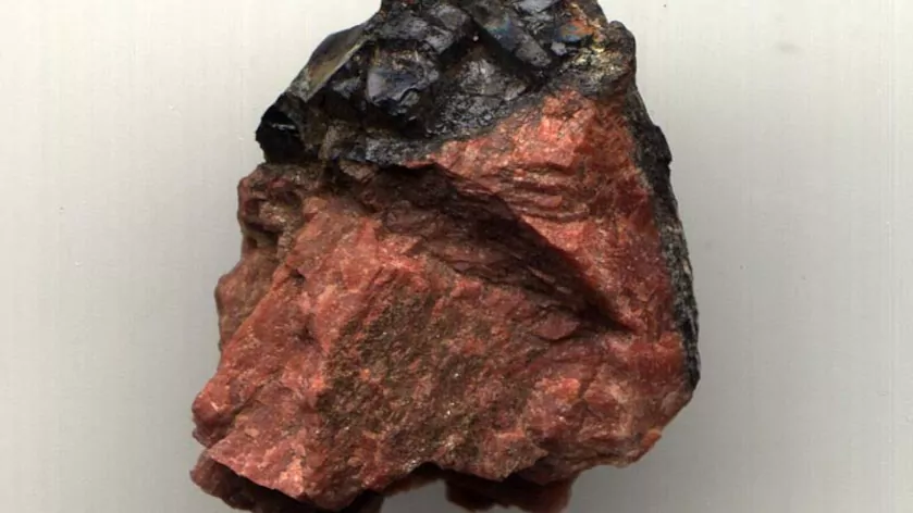 Гадолинит: свойства и характеристики минерала, состав, распространение и применение